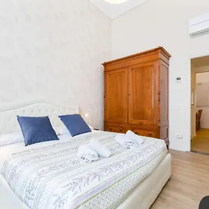 https://i-renai-ponte-delle-grazie-modern-apartment.it-tuscanyhotel.com